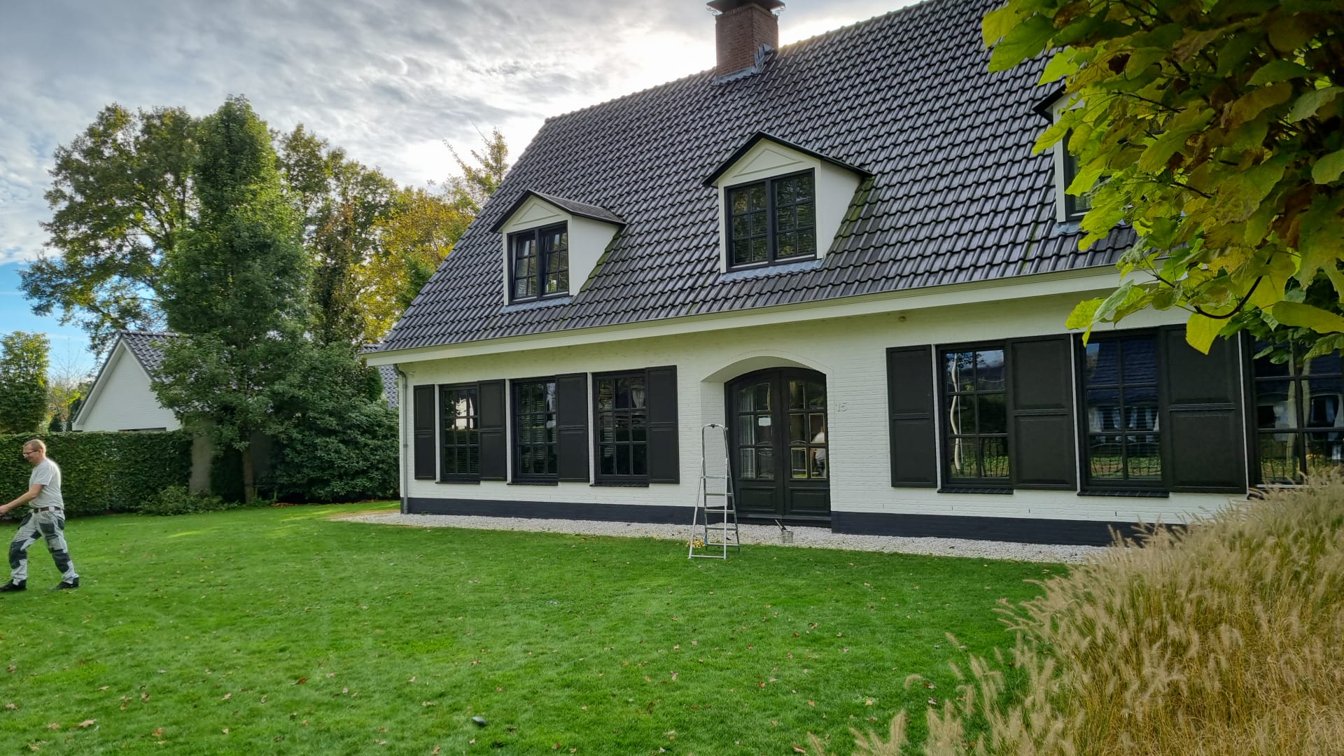 Landhuis compleet geschilderd