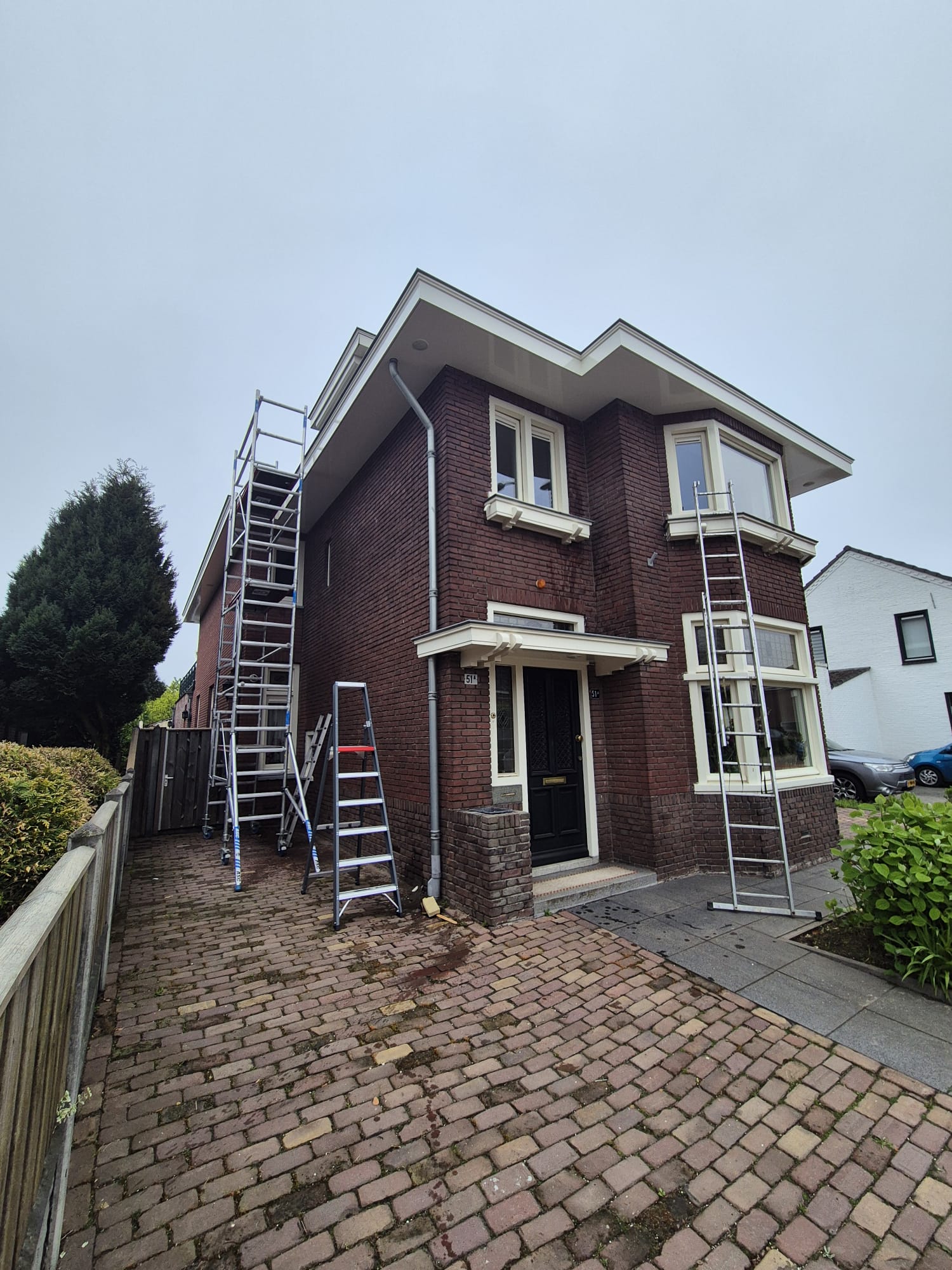 Buitenschilderwerk aan een herenhuis